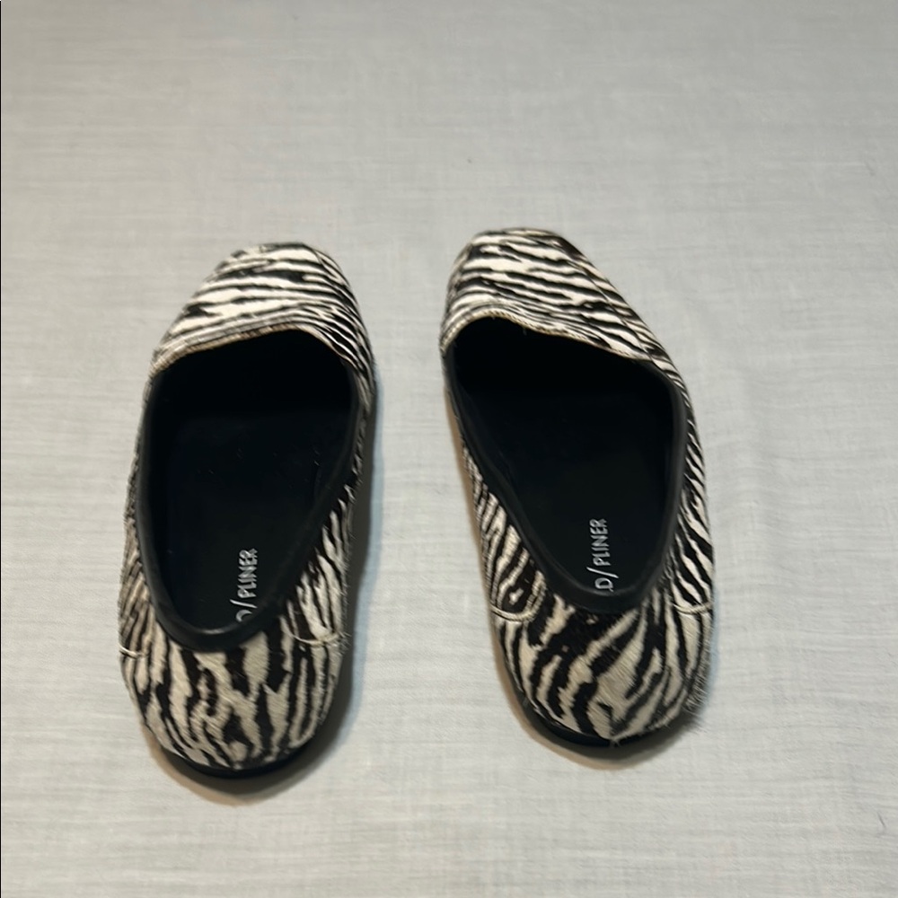 Donald J. Pliner Deedee Genuine Calf Hair Flats - Picture 4 of 5
